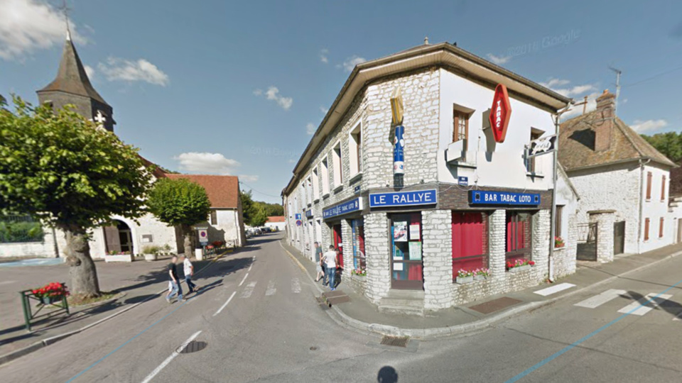 Le bar-tabac de Breuilpont, entre Pacy-sur-Eure et Bueil, a été délesté de nombreuses cartouches de cigarettes (Illustration @ Google Maps)