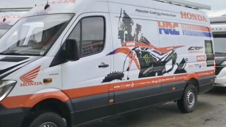 La moto était entreposée dans une des camionnettes de l’équipe Mindter Energy Honda quai Colbert (Photo @ Monster Energy)