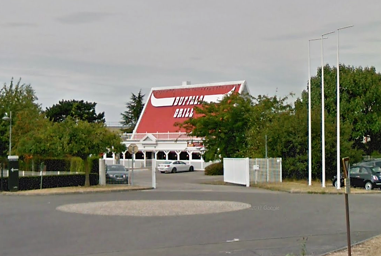 Les braqueurs sont passés à l'action peu avant 22h50, hier soir (Illustration © Google Maps)