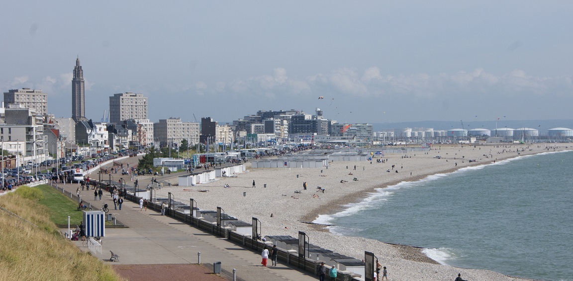 Nettoyage De La Plage Du Havre Apres La Tempete Les Volontaires