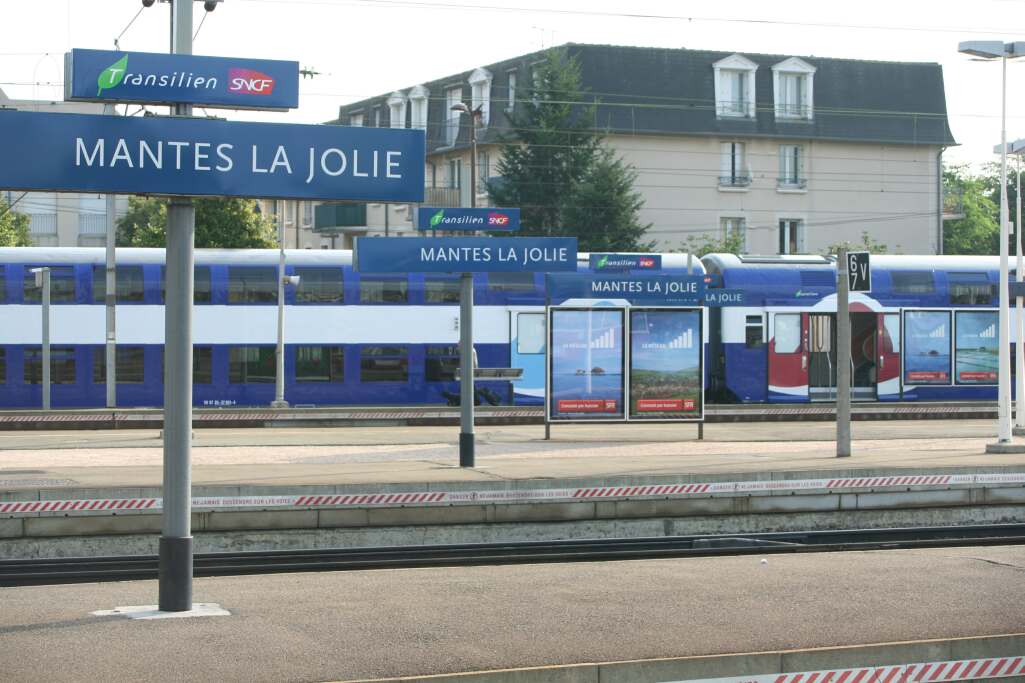 Depuis le milieu de la matinée, les trains en provenance de Saint-Lazare n'arrivent plus à la gare de Mantes-la-Jolie (illustration)