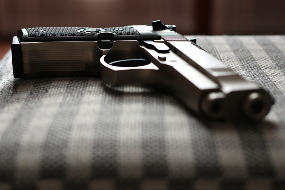 Les armes ont été découvertes dans le vide poche du véhicule (illustration @ Pixabay)