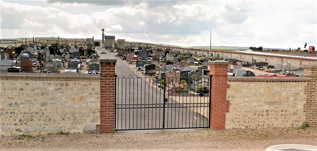 Le cimetière communal est situé dans un endroit isolé en bordure de la D321 (illustration @ Google Maps)