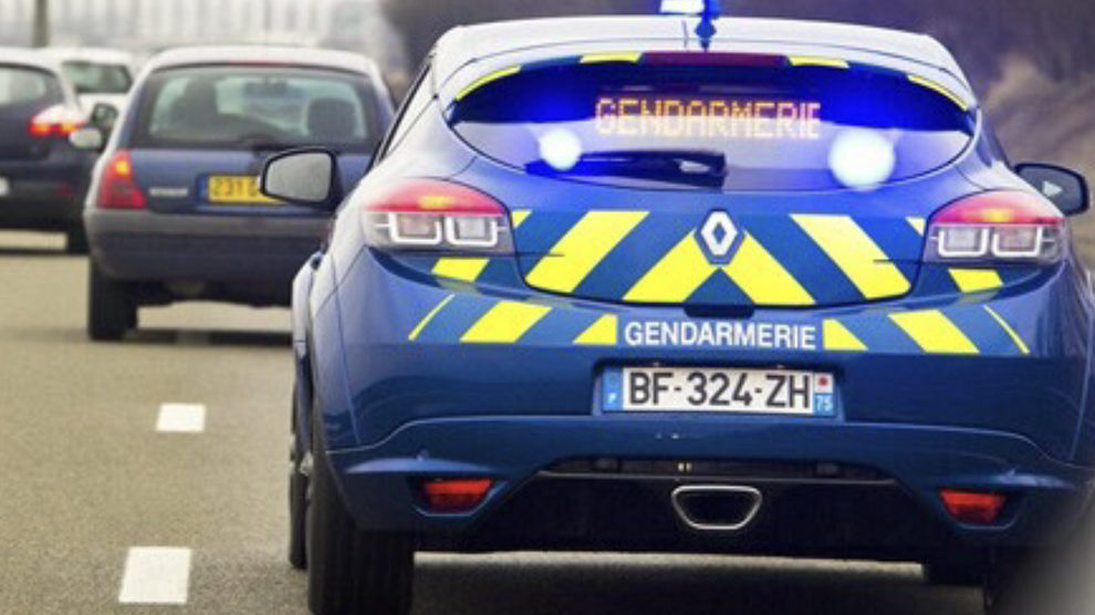 Les gendarmes ont localisé la Peugeot 508 sur l'A28. Elle circulait en direction du Mans lorsqu'elle a percuté un camion (Illustration © Gendarmerie)