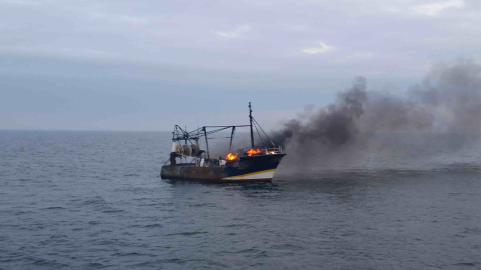 Seine-Maritime : un chalutier en feu au large de Dieppe, l’équipage récupéré sain et sauf