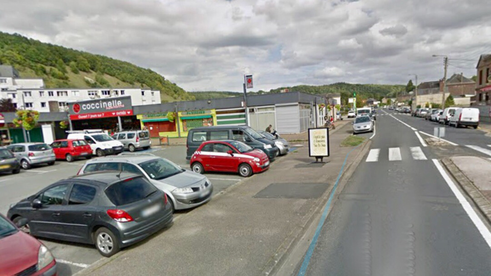 Le magasin Coccinelle implanté dans ce petit centre commercial, route de Lyons, s’apprêtait à fermer - Illustration