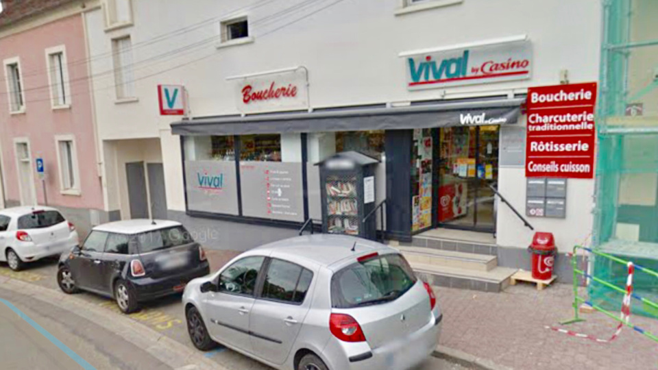 Le magasin était sur le point de fermer lorsque les deux malfaiteurs ont fait irruption - Illustration @ Google Maps