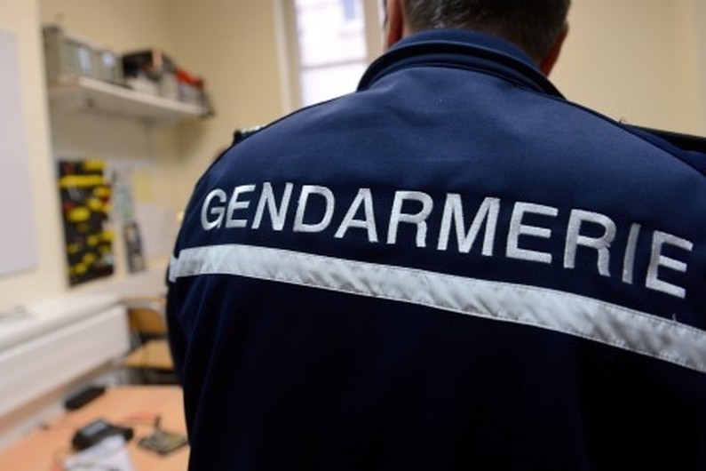 La perquisition des gendarmes au domicile à Bernay du frère de l'un des mis en cause s'est révélée fructueuse - Illustration © gendarmerie