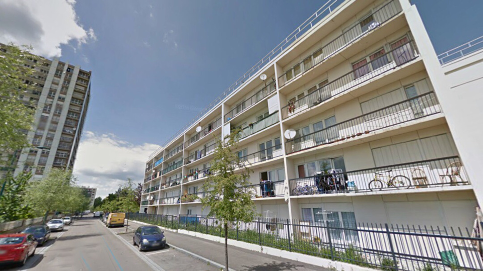 Le quadragénaire menaçait de se jeter dans le vide depuis le 4ème étage de cet immeuble au Val-Fourré - Illustration