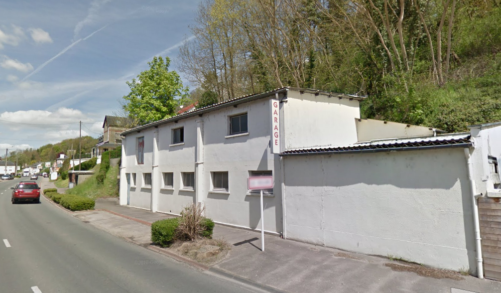 Le garage avant qu'il ne soit entièrement détruit cette nuit par un violent incendie - Illustration © Google Maps