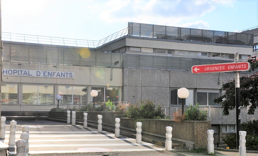 Les huit enfants piqués ont été examinés au CHU de Rouen et ont reçu un traitement préventif - illustration © infonormandie