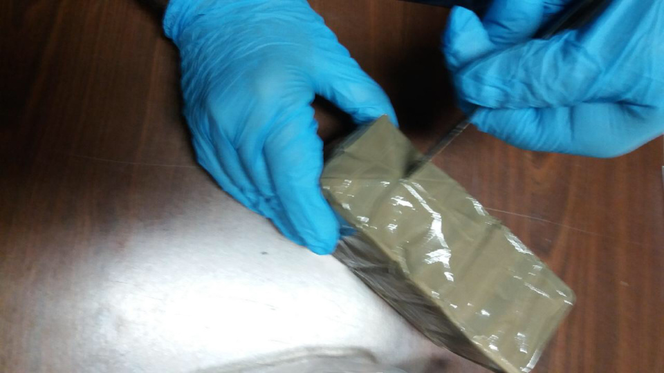 Les 348 kg de cocaïne, conditionnés en pains, représentent une valeur  estimée à près de 30 millions d'euros sur le marché de la revente au détail de stupéfiants  -Illustration © Douane