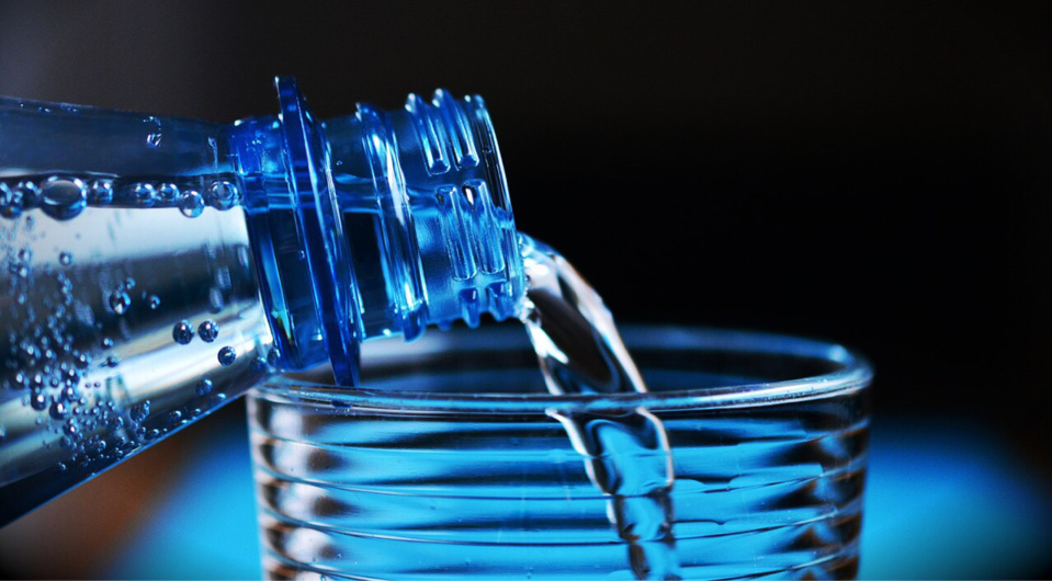 La préfecture recommande de boire de l'eau en bouteille - Illustration © Pixabay