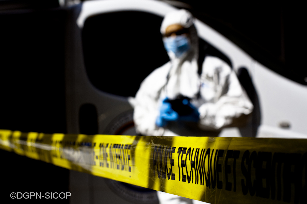 La police technique et scientifique a procédé à des investigations sur la scène de crime - Illustration