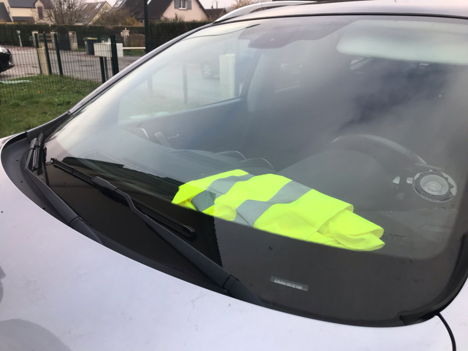 Gilets jaunes : trois blessés lors d’incidents sur des barrages en Seine-Maritime 