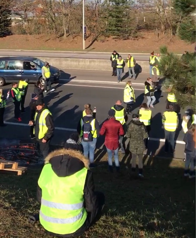 La mobilisation est moins forte qu'aux premiers jours du mouvement mais la détermination est la même - Photo © infonormandie