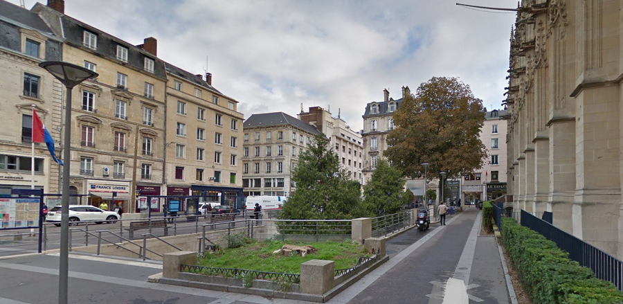 Place du Maréchal Foch, à Rouen, près du palais de justice - illustration