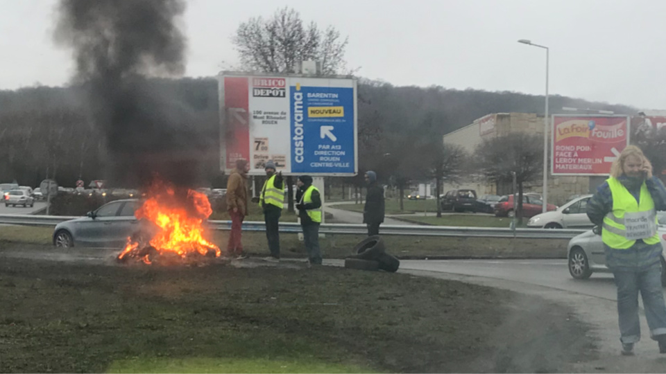 Ils sont de moins en moins nombreux dans les ronds-points mais la détermination reste la même - Photo © infonormandie