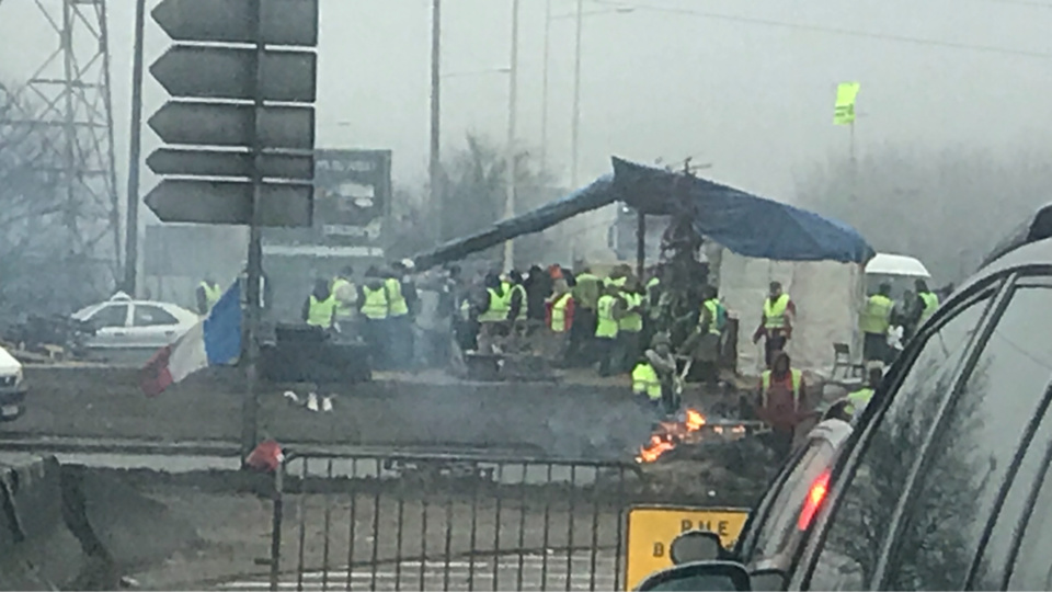 Au Rond-point des Vaches, à Saint-Etienne-du-Rouvray ce dimanche après-midi - Photo © infonormandie