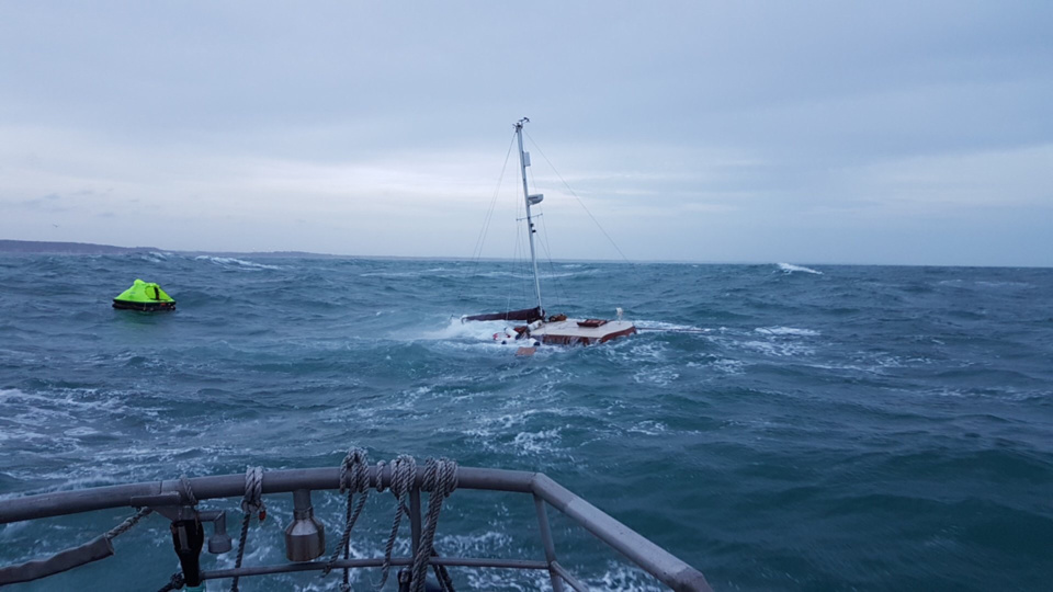 Photo de l’opération de sauvetage publiée par la préfecture maritime sur son compte Twitter