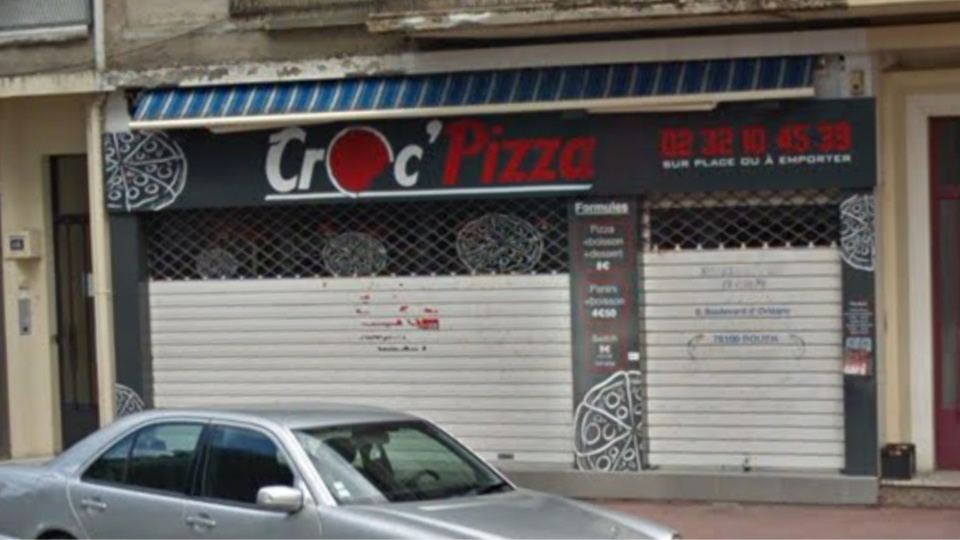 Les cambrioleurs ont opéré en pleine nuit dans cette pizzeria située à quelques centaines de mètres de l’hôtel de police - illustration