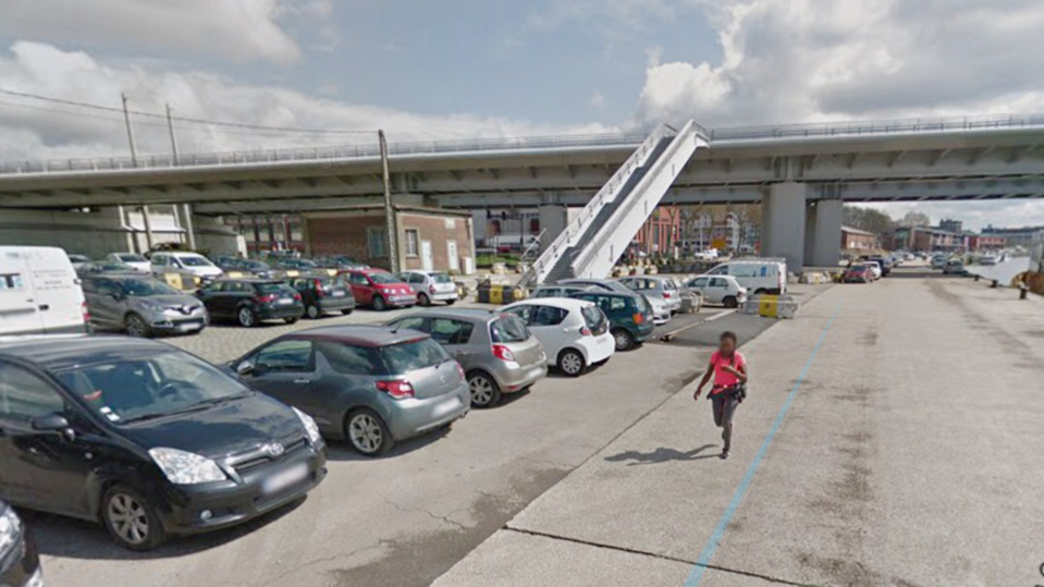 Cinq véhicules ont été dégradés et fouillés par les deux adolescents