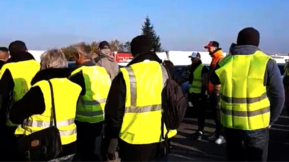Depuis le début du mouvement, le 17 novembre dernier, les "gilets jaunes" mènent de manière ponctuelle des actions (barrage filtrant, péage gratuit...) à la barrière de péage de Mantes-Buchelay, sur l'A 13