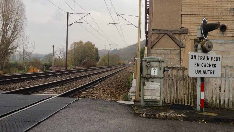 Le corps a été découvert le long des voies - Illustration @ infonormandie