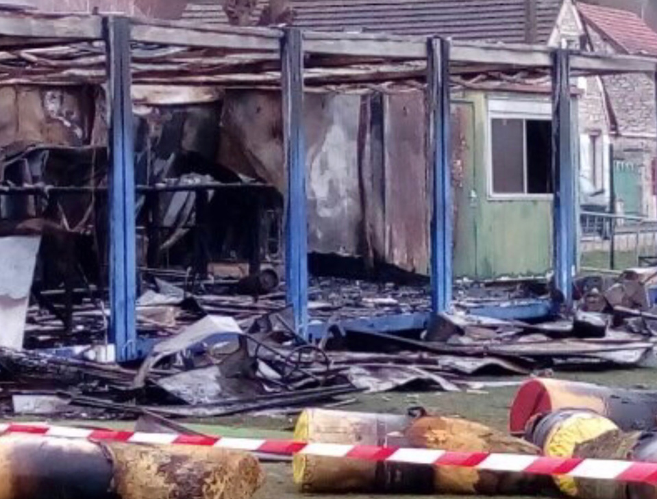 Il ne reste rien des Algeco qui sont entièrement calcinés - photos @ SeineNormandieAgglo / Twitter