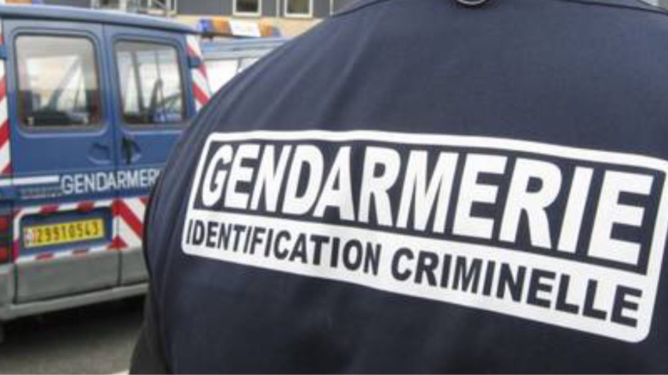 Des investigations de police technique et scientifique sont réalisées depuis ce matin sur la scène de crime par la cellule d'identification criminelle de la gendarmerie - Illustration