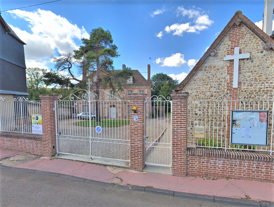 Le cambrioleur a été interpellé dans la cour du presbytère au pied de la grille du portail