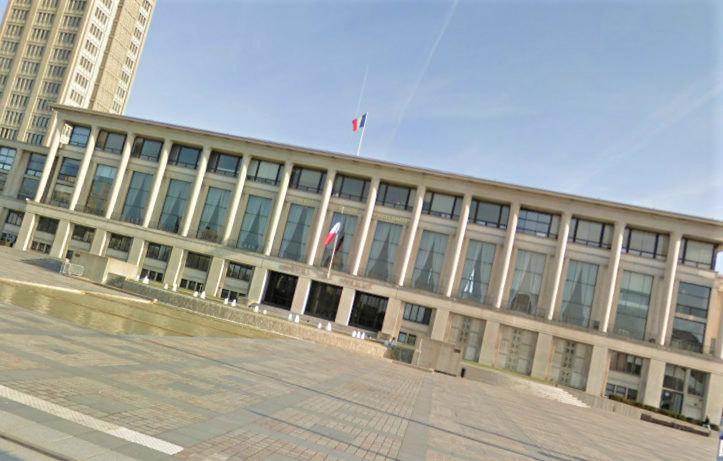 Michel Sironneau est décédé d'un arrêt cardiaque ce matin vers 11 heures à son bureau de l'Hôtel de ville du Havre