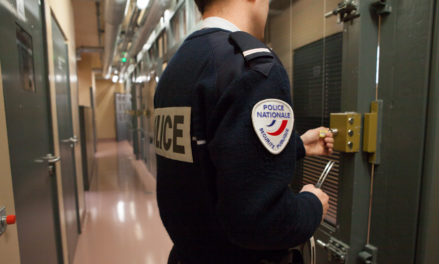 Le mis en cause étairt toujours en garde à vue ce mardi après-midi - illustration © DGPN