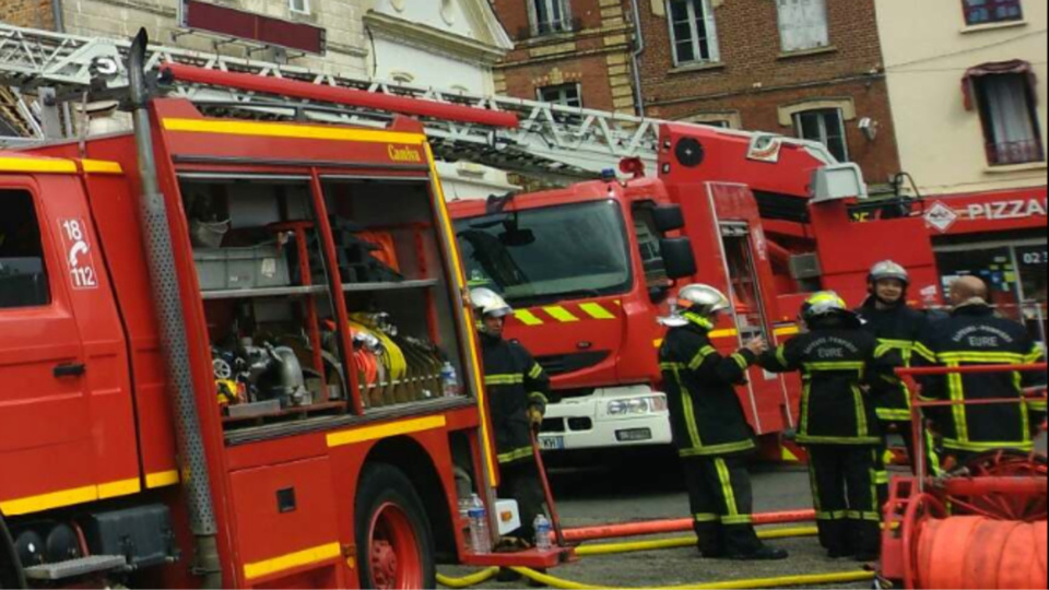 Incendie dans l’Eure : « Le café des Sports » est la proie des flammes à Brionne  