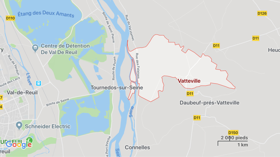 Un hangar agricole contenant du matériel et du bois détruit par le feu à Vatteville 