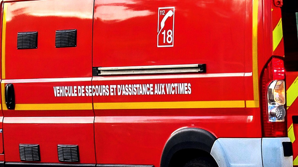 Victime d'un malaise, une jeune fille a été transportée par les sapeurs-pompiers à l'hôpital des Feugrais à Saint-Aubin-lès-Elbeuf - illustration