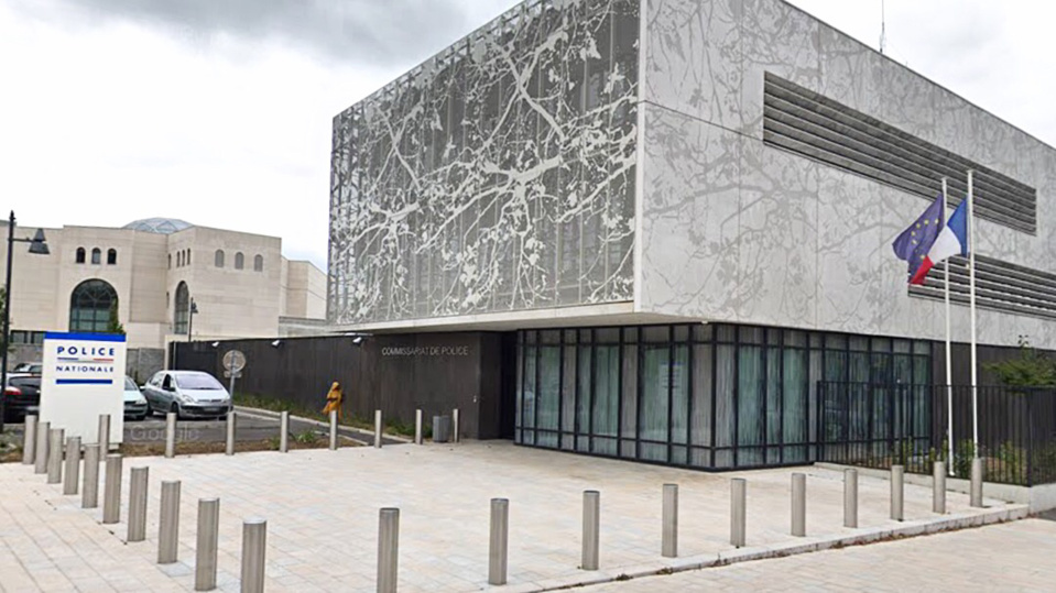 La rencontre entre Théo, handicapé depuis un accident de moto et Laurent Nunez, s’est déroulée au commissariat des Mureaux - illustration