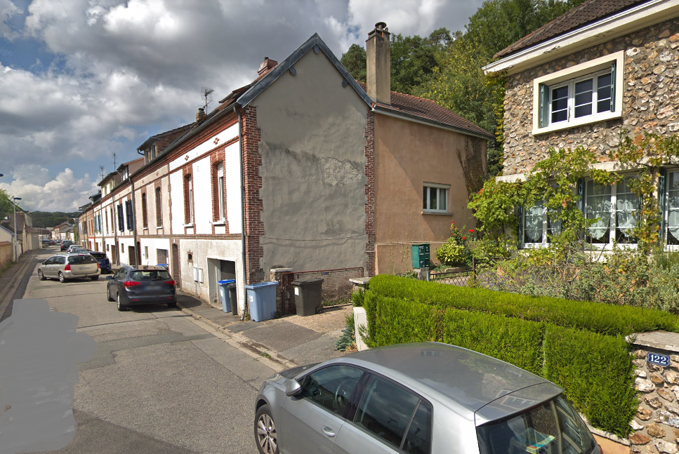 Une quinzaine de M3 de roche friable se sont retrouvés dans la cour arrière d'un immeuble, rue de la Rochette - Illustration © Google Maps