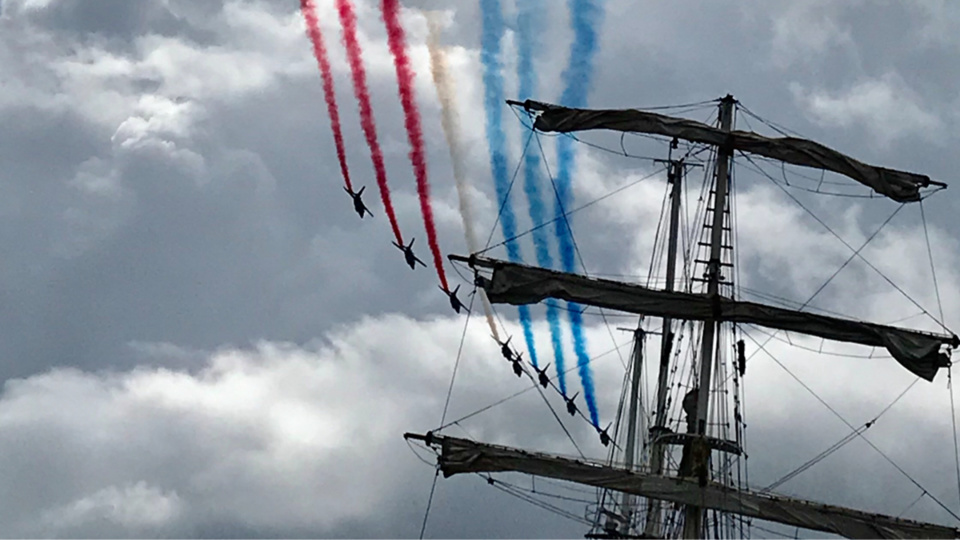 La Patrouille de France se donne en spectacle dans le ciel de Rouen en clôture de l’Armada 2019