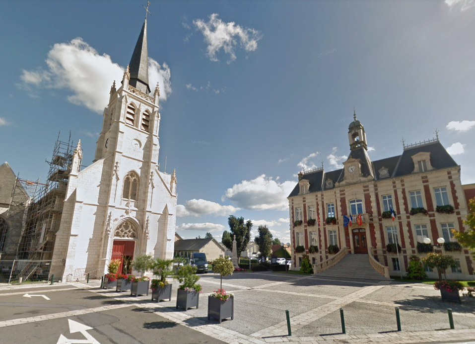 L'église Saint Lô est située près de la mairie de Bourg-Achard - illustration