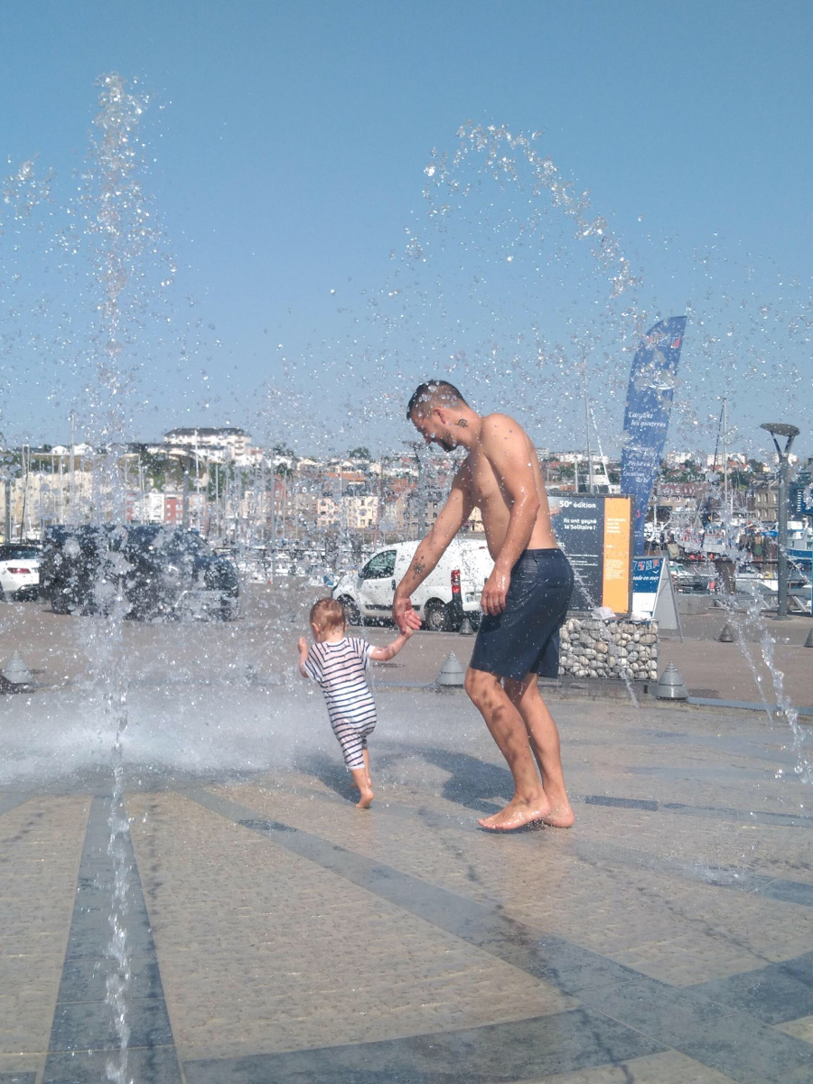 Où comment se rafraichir sur la plage de Dieppe - Illustration © C.L. / Infonormandie