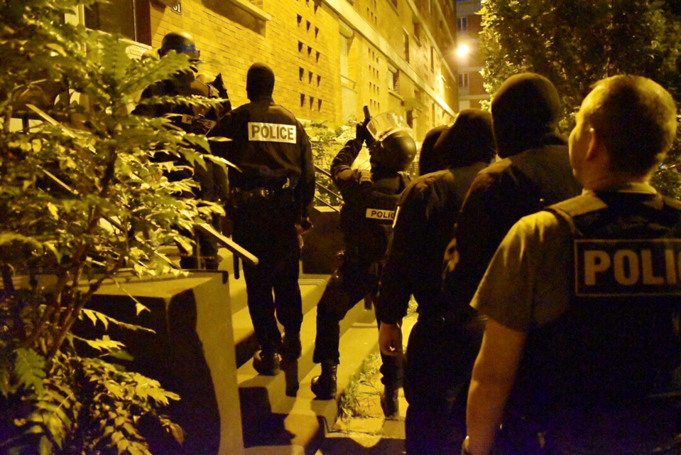 Le fugitif a été interpellé ce matin à 6 heures au domicile de son ami rue Chanzy au Havre. Une vingtaine de policiers ont été mobilisés pour cette opération qui s’est déroulée en douceur - Photo @ DDSP76