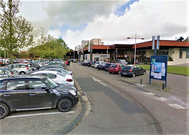 Le voleur était surveillé par les policiers sur le parking du centre commercial - illustration © Google Maps