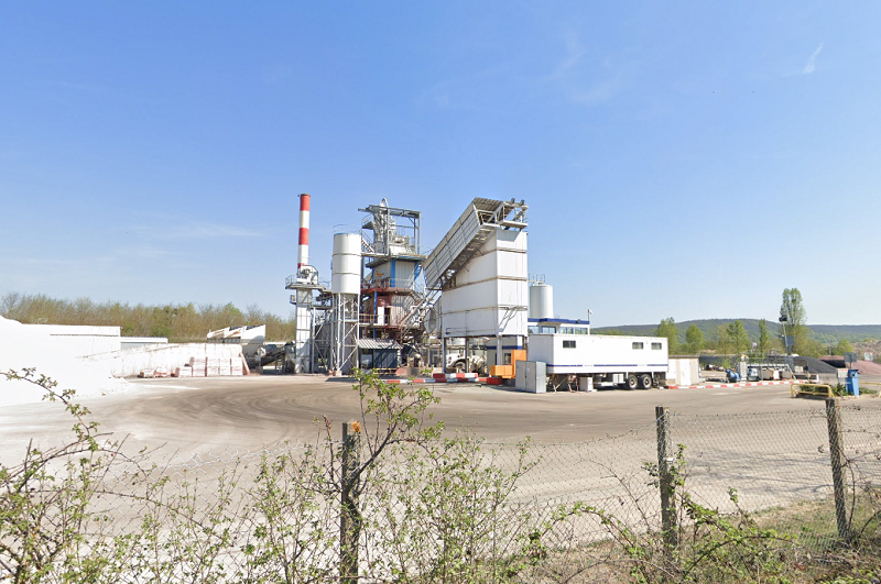L'usine de Verneuil-sur-Seine est spécialisée dans la fabrication d’enrobés pour les sols  - Illustration