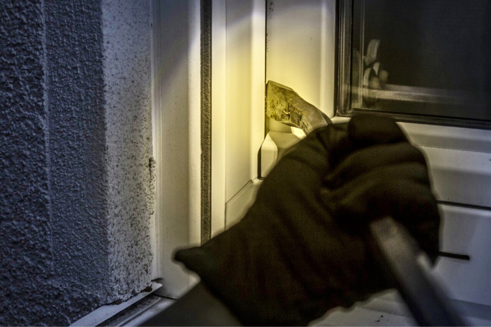 Les individus avaient commencé à casser la porte quand la victime est intervenue - Illustration @ Pixabay