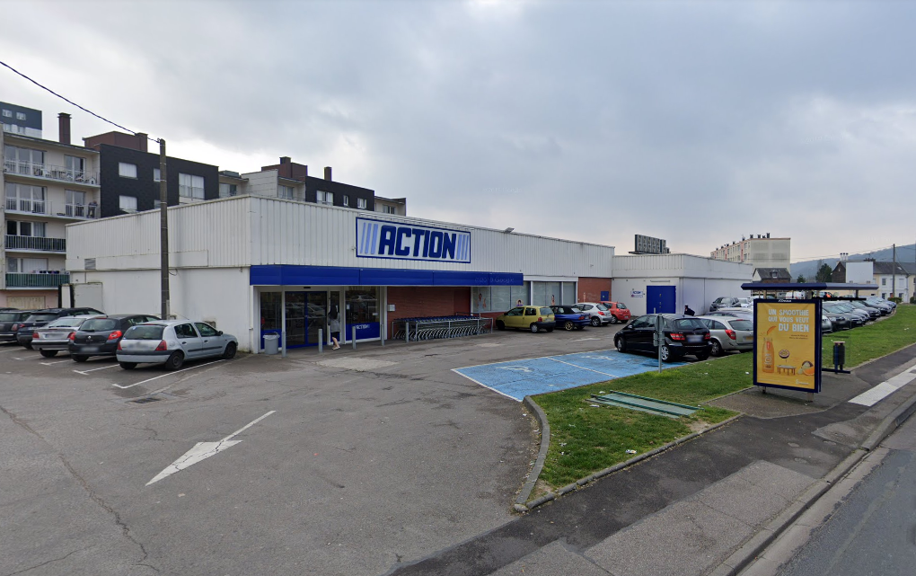 Le gérant venait de fermer son magasin quand il a été pris en otage en pleine rue par un commando - Illustration © Google Maps