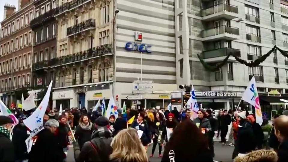 Lors de la manifestation de jeudi à Rouen - illustration © Snes Fsu