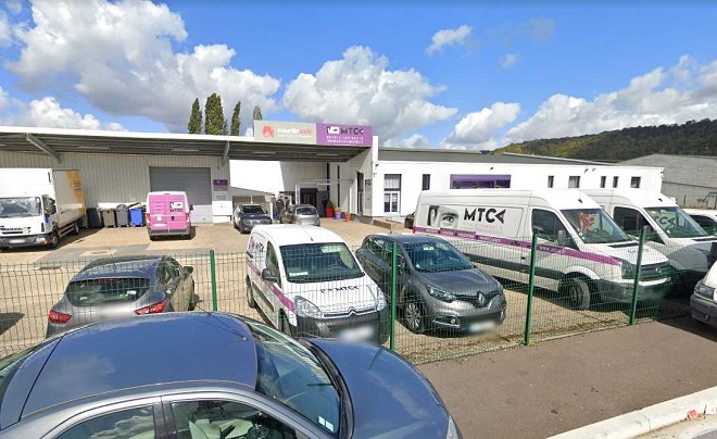 Les cambrioleurs ont découpé le grillage de la société - illustration