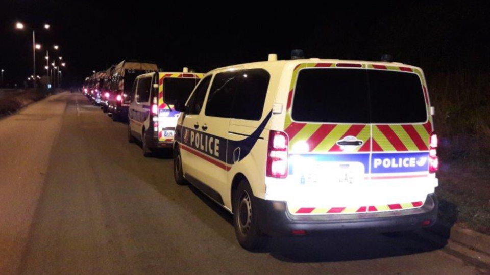 L'arrivée de renforts avait permis de disperser les assaillants et de rétablir l'ordre sur les hauts de Rouen - Illustration © DDSP76