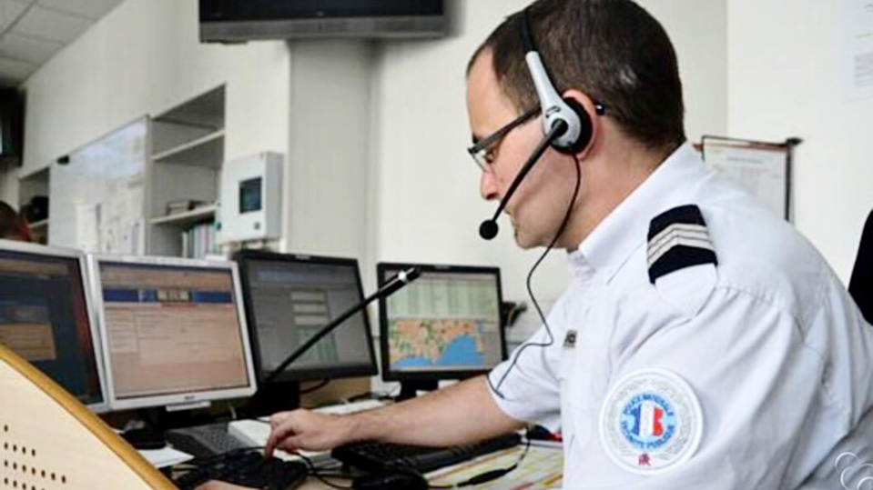 Le standard de Police Secours - Illustration